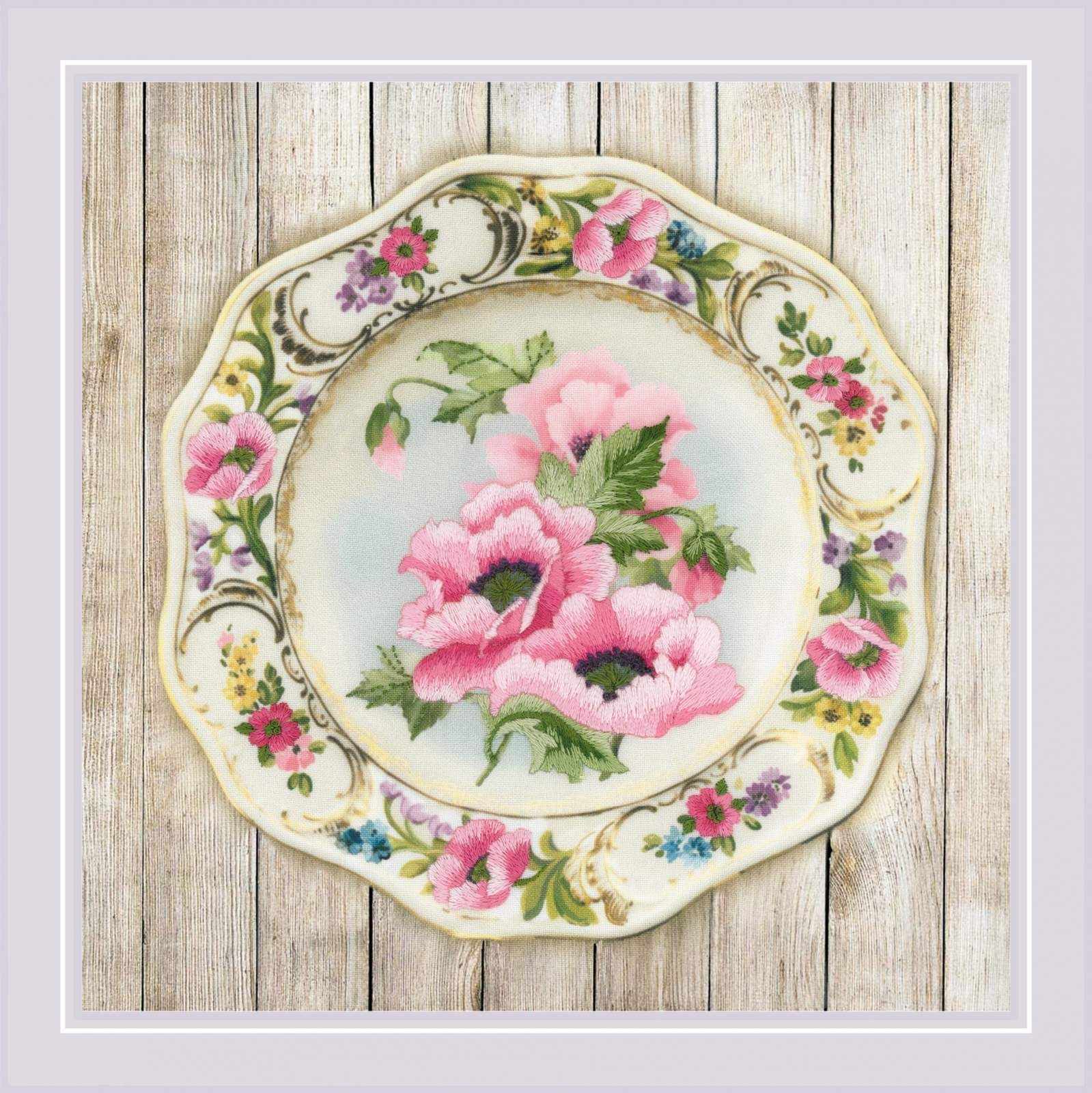 РТ0075 "Тарелка с розовыми маками. Гладь"