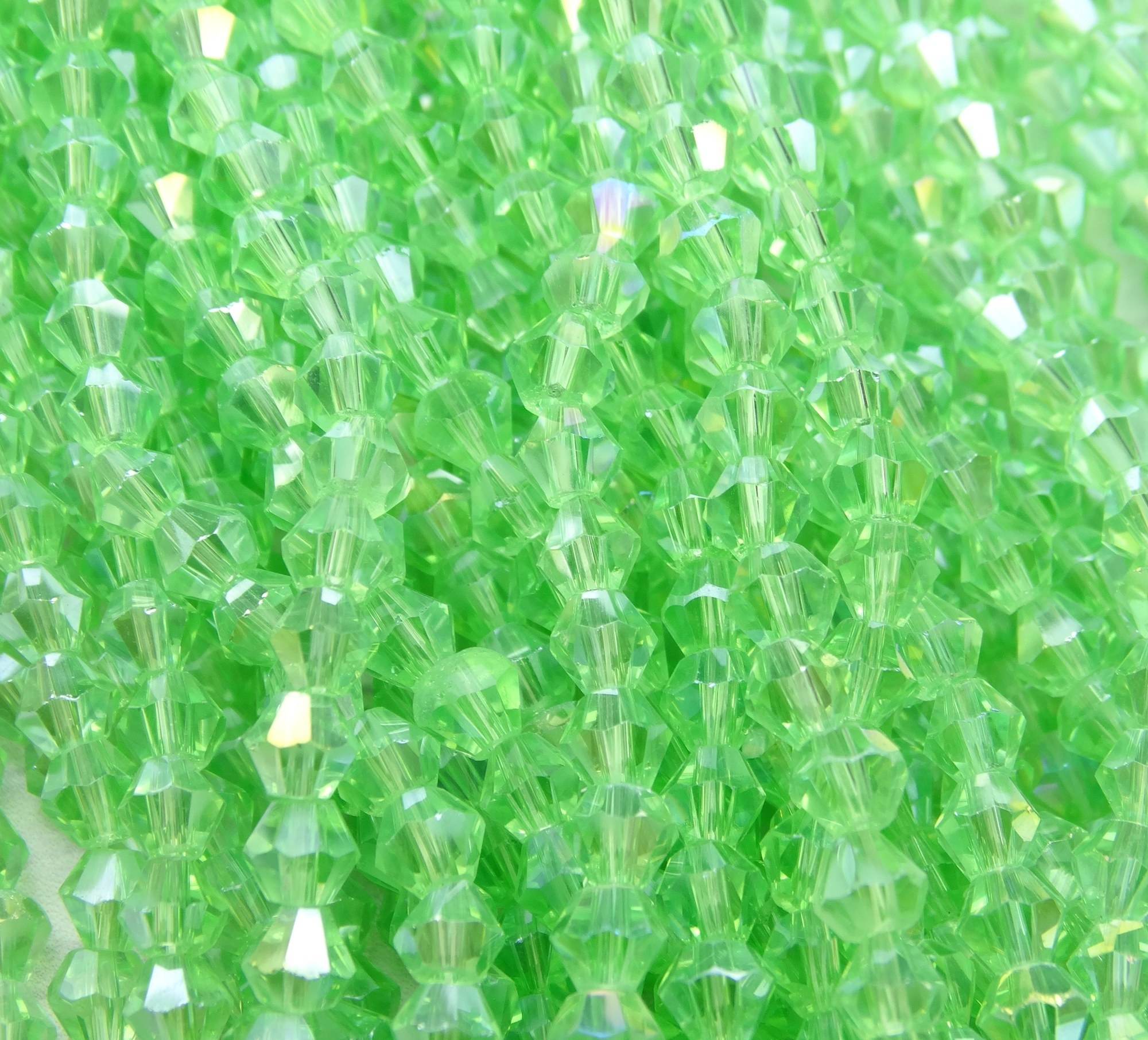 ББ020НН3 Хрустальные бусины "биконус", цвет: св-зеленый прозрачный, размер 3 мм, кол-во: 95-100 шт.