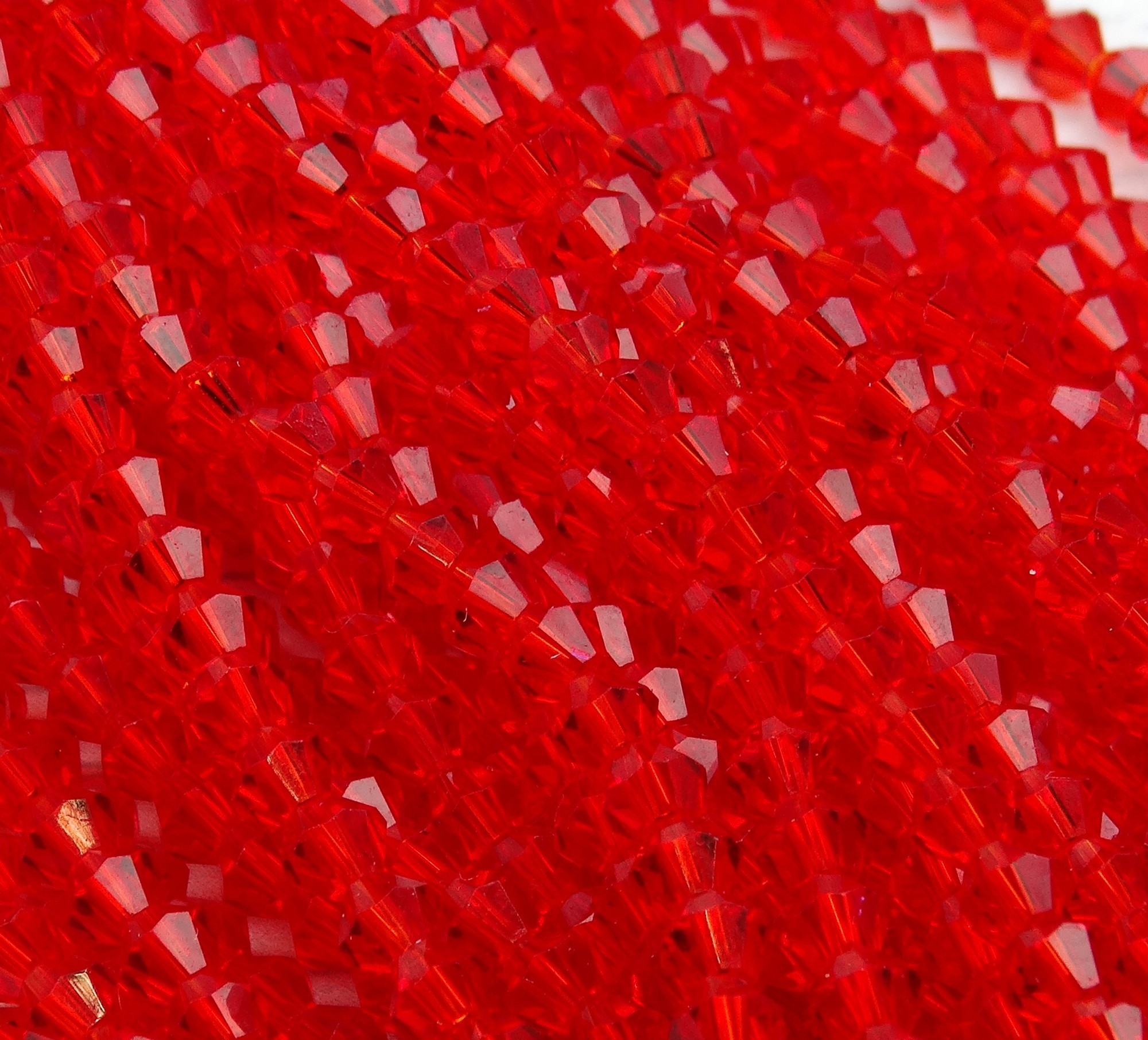 ББ009НН4 Хрустальные бусины "биконус", цвет: красный прозрачный, размер 4 мм, кол-во: 95-100 шт.